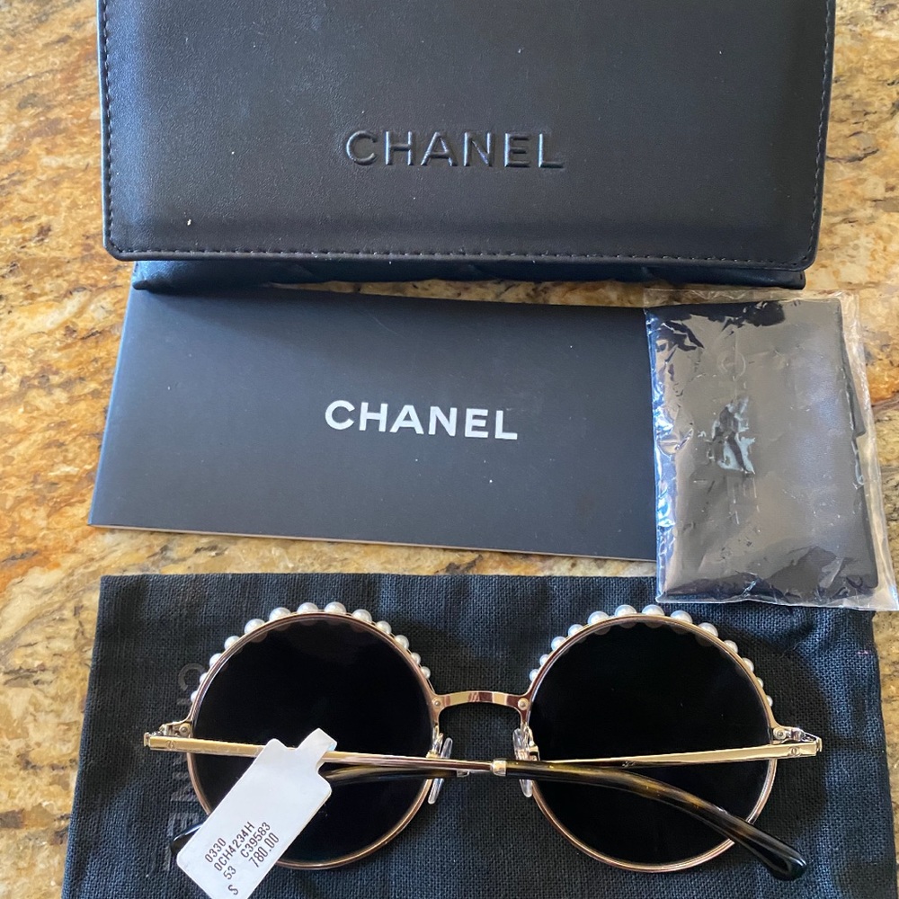 NEW, AUTHENTIC CHANEL 4234H C395 Sunglasses - Picture 2 of 2